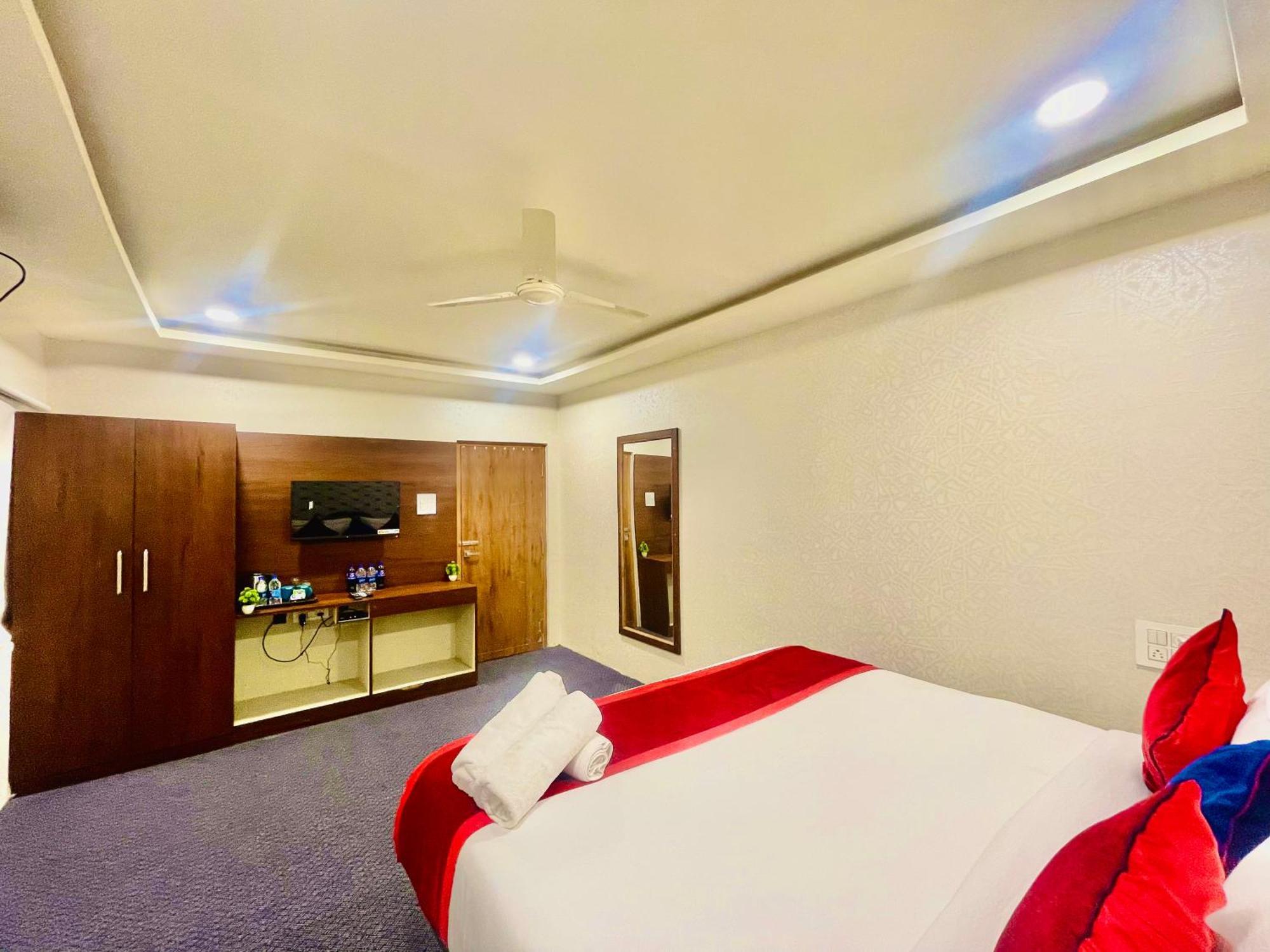Hotel Eagle Grand Hyderabad Airport Zone เชมชาบัด ภายนอก รูปภาพ